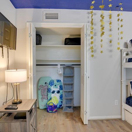 Galveston Townhome With Balconies Walk To Beach! Exterior photo