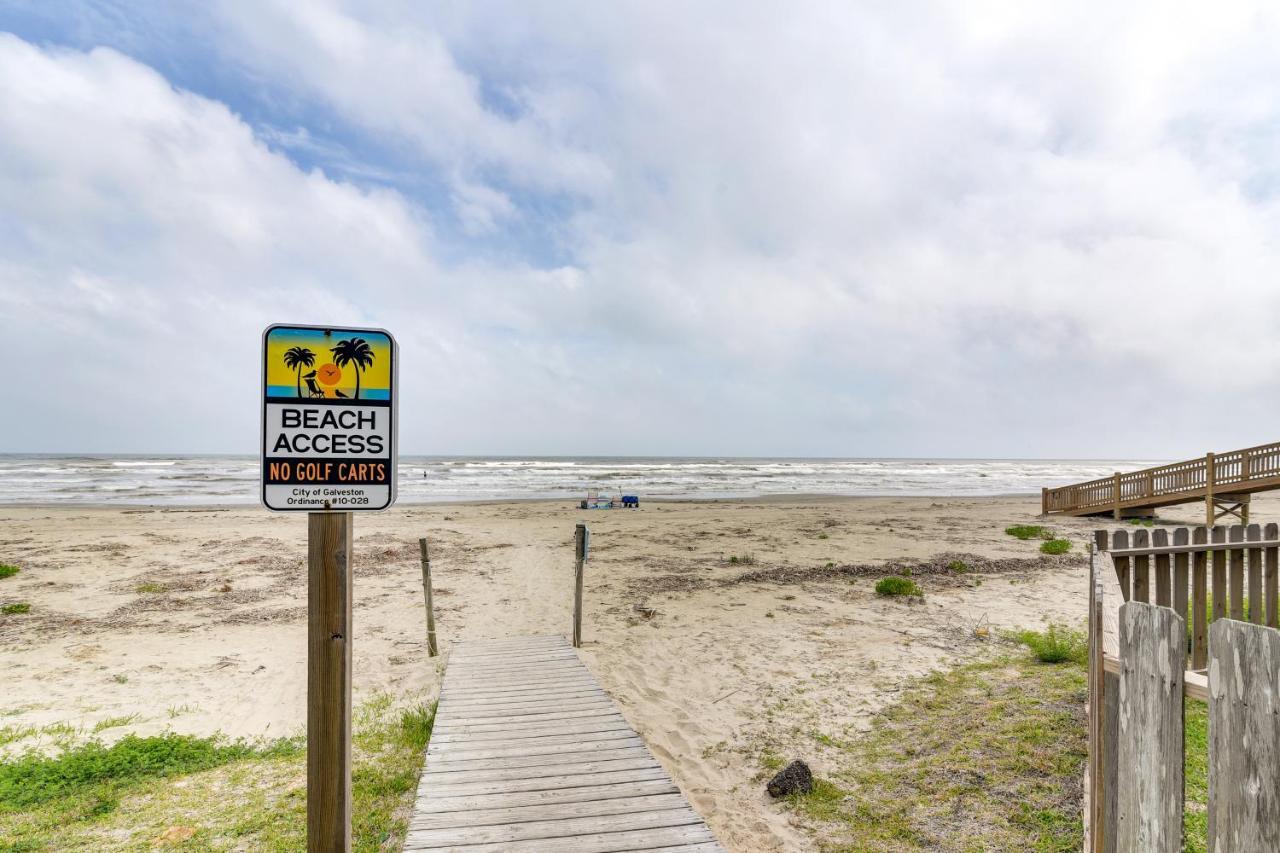 Galveston Townhome With Balconies Walk To Beach! Exterior photo