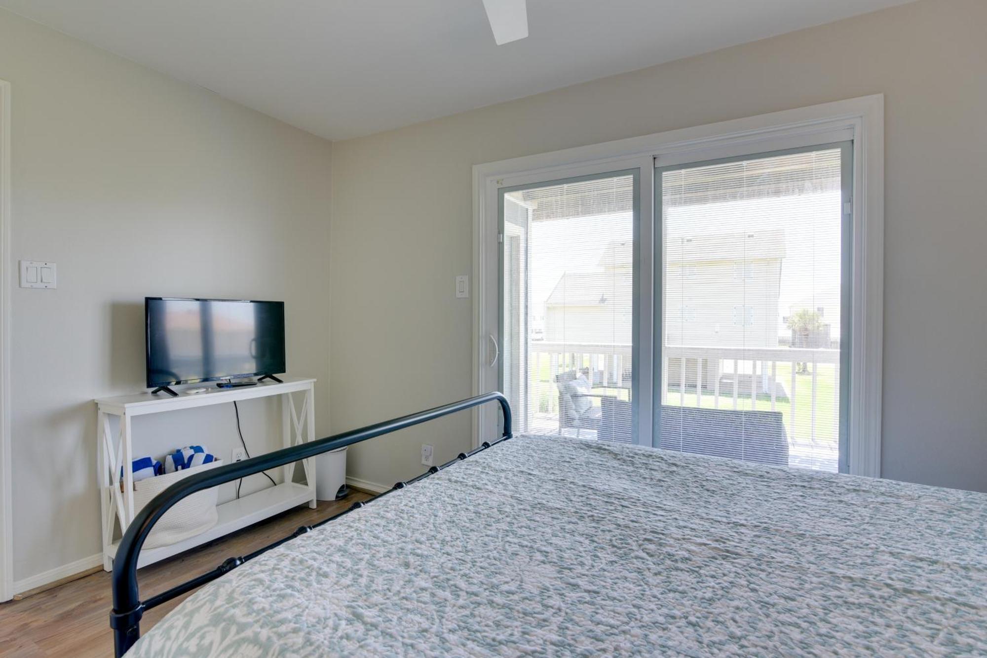 Galveston Townhome With Balconies Walk To Beach! Exterior photo