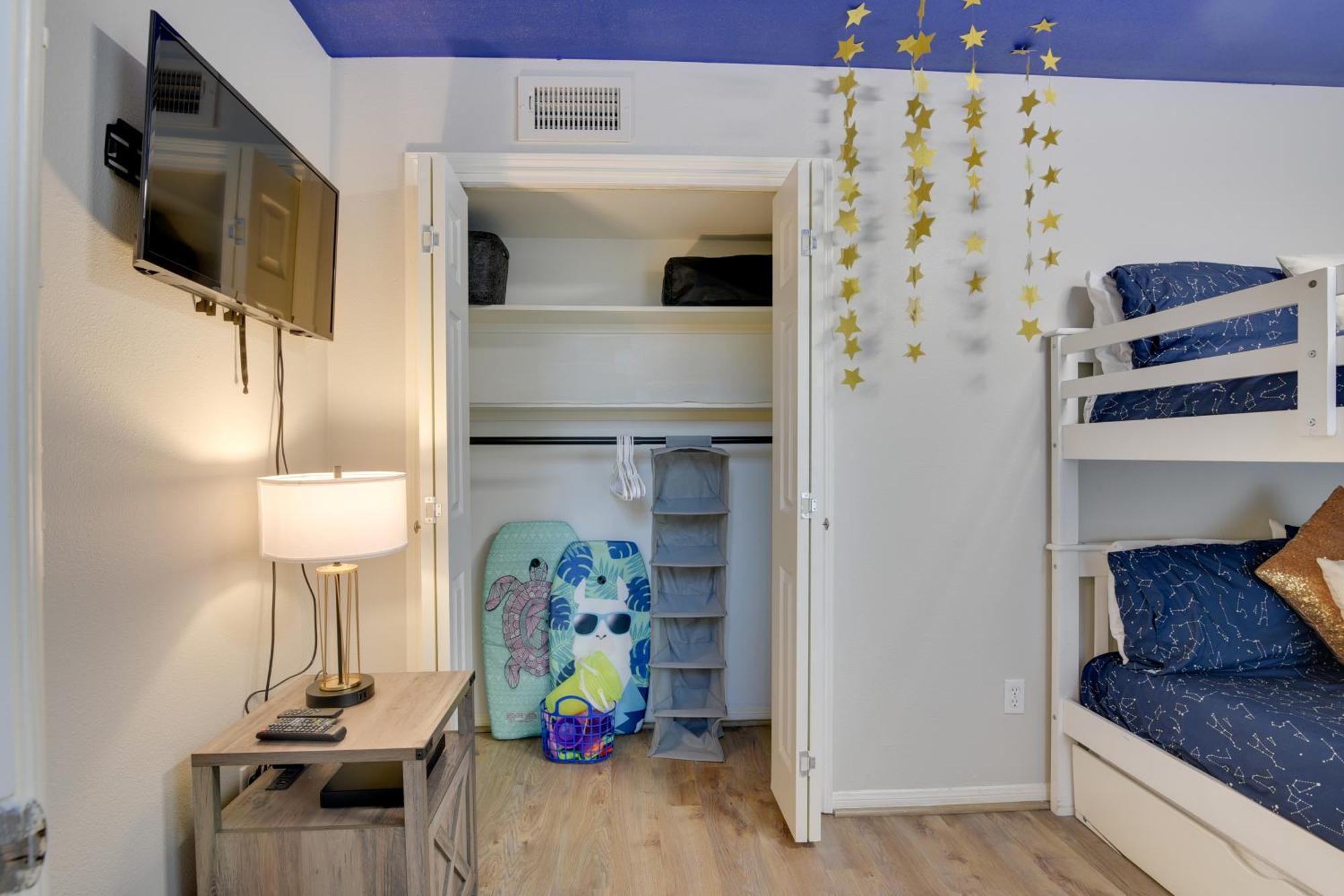 Galveston Townhome With Balconies Walk To Beach! Exterior photo