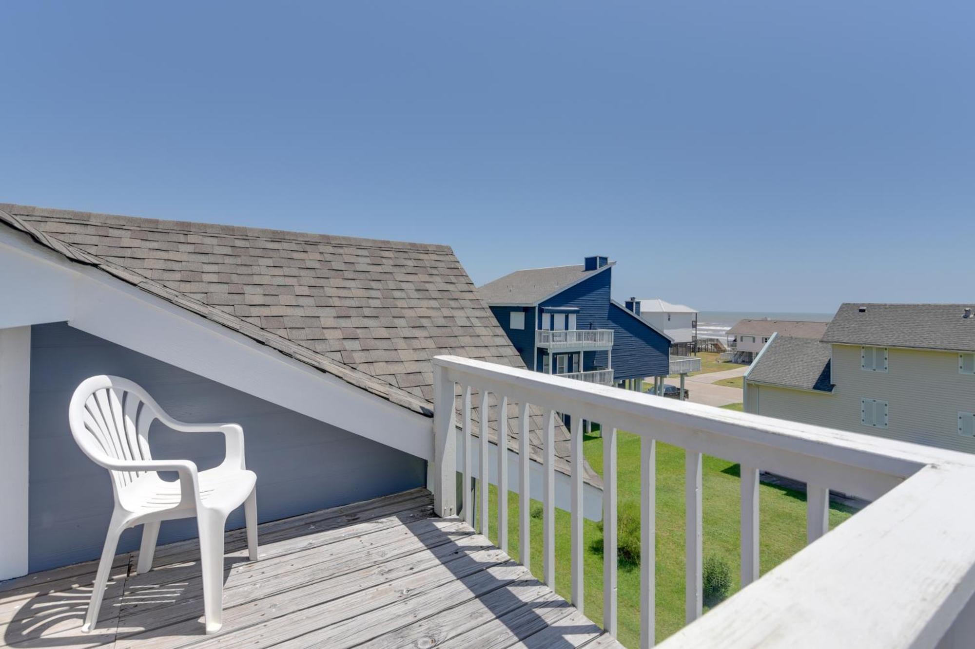Galveston Townhome With Balconies Walk To Beach! Exterior photo