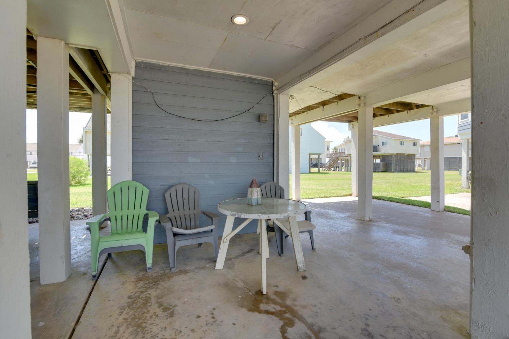 Galveston Townhome With Balconies Walk To Beach! Exterior photo