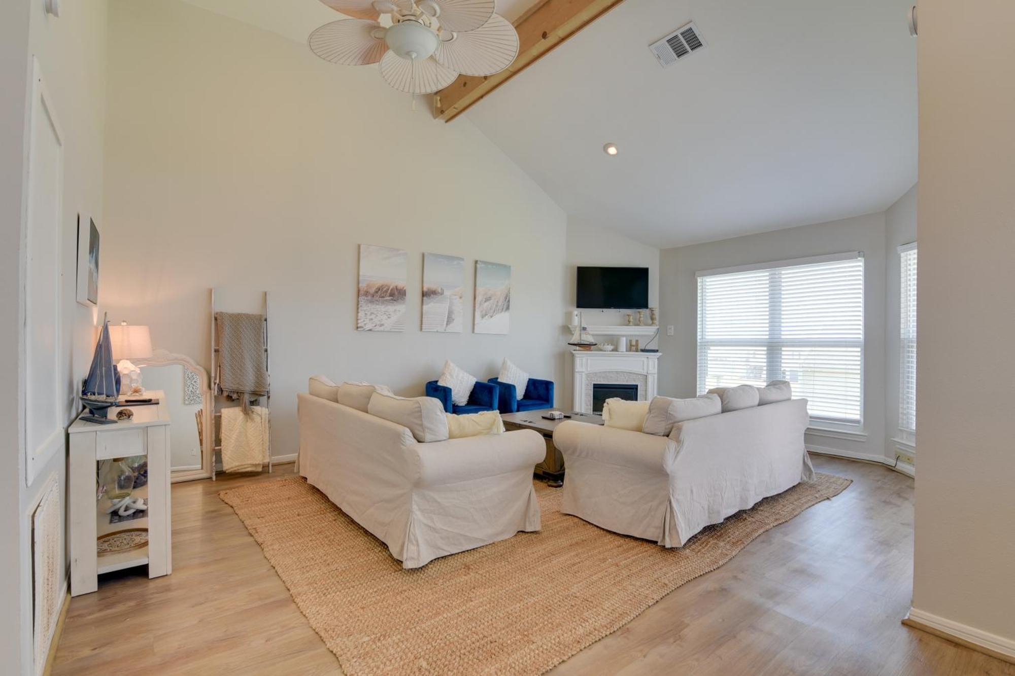 Galveston Townhome With Balconies Walk To Beach! Exterior photo