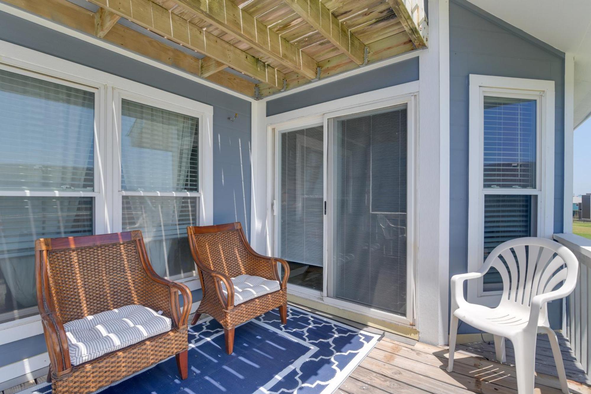 Galveston Townhome With Balconies Walk To Beach! Exterior photo